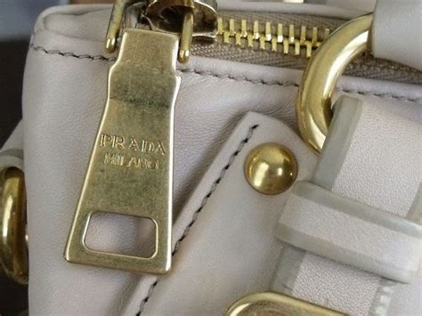 prada purses zippers.